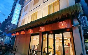 Cat Tail Pocket Inn Ximen